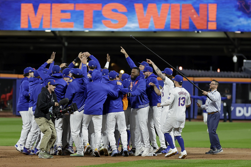 All aboard! Mets and Yankees only 2 stops away from first Subway Series